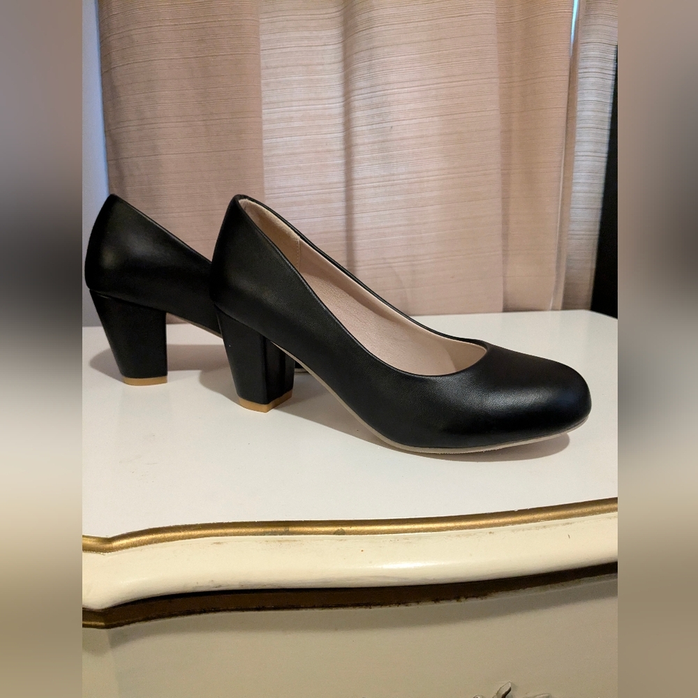⭐4 / $15 Black heels